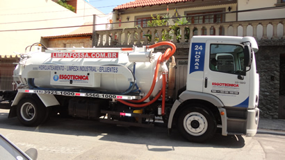 Caminhão limpa fossa para serviços em Guarulhos e regiões